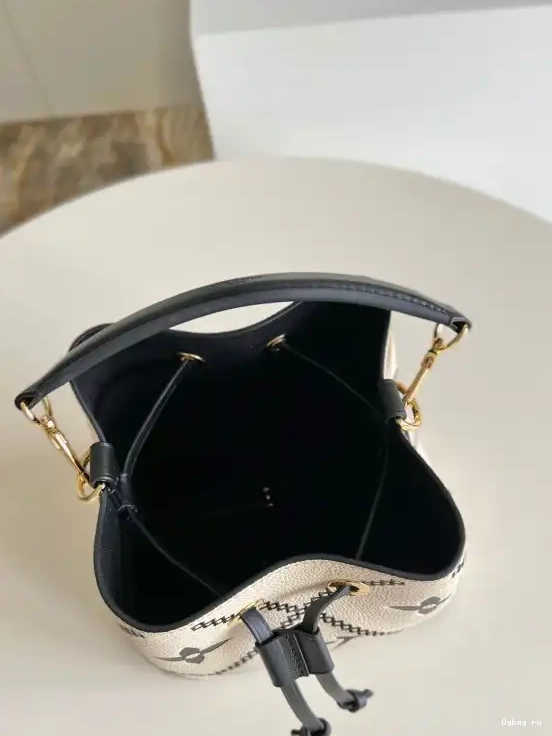 BB LOUIS VUITTON NÉONOÉ 0606